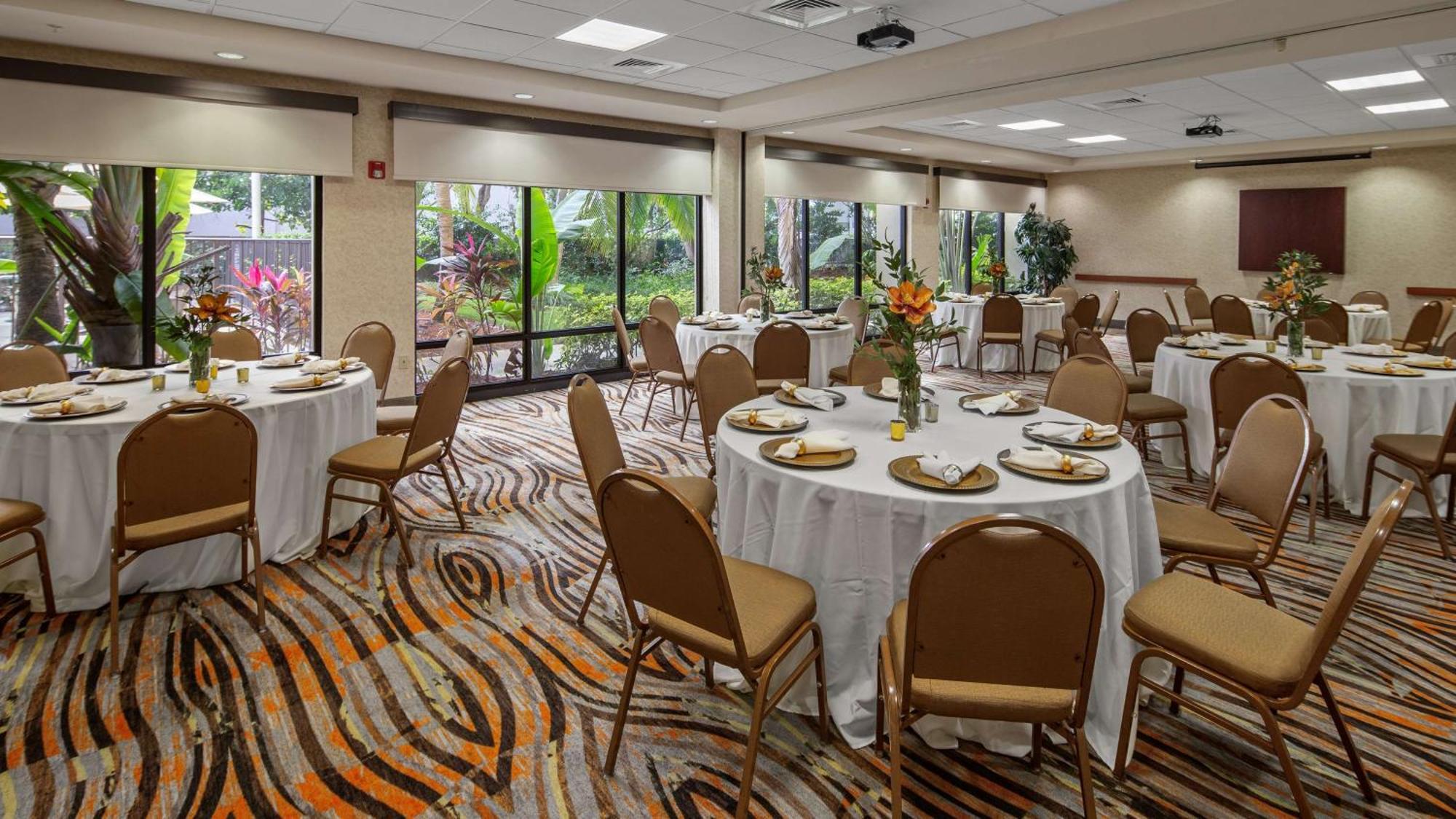 Best Western Plus Kendall Hotel & Suites The Crossings Esterno foto