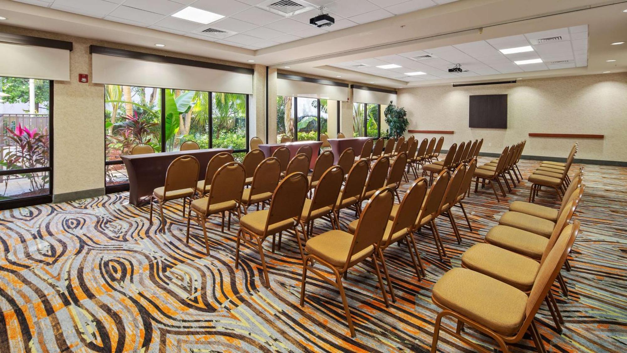 Best Western Plus Kendall Hotel & Suites The Crossings Esterno foto