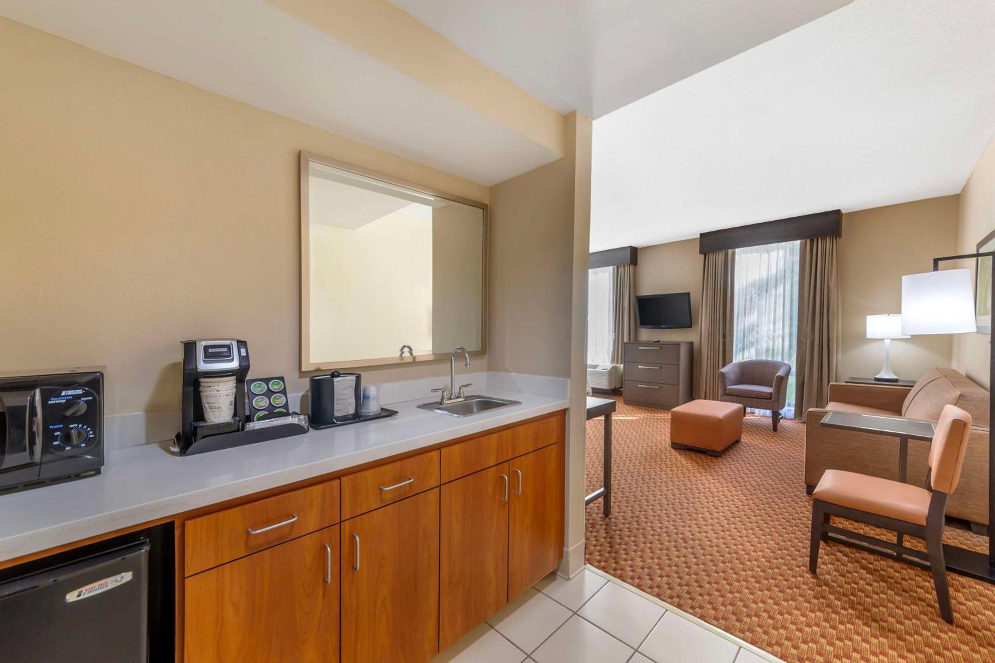 Best Western Plus Kendall Hotel & Suites The Crossings Esterno foto