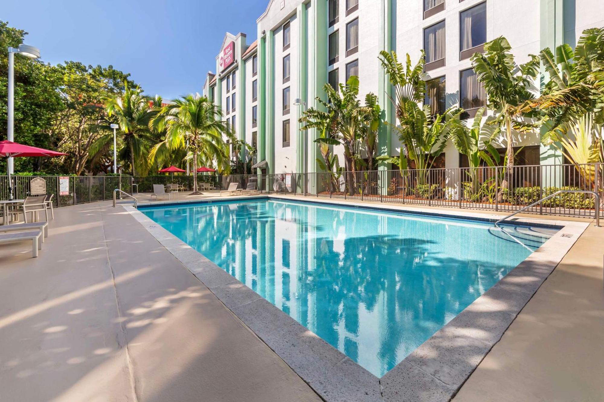 Best Western Plus Kendall Hotel & Suites The Crossings Esterno foto