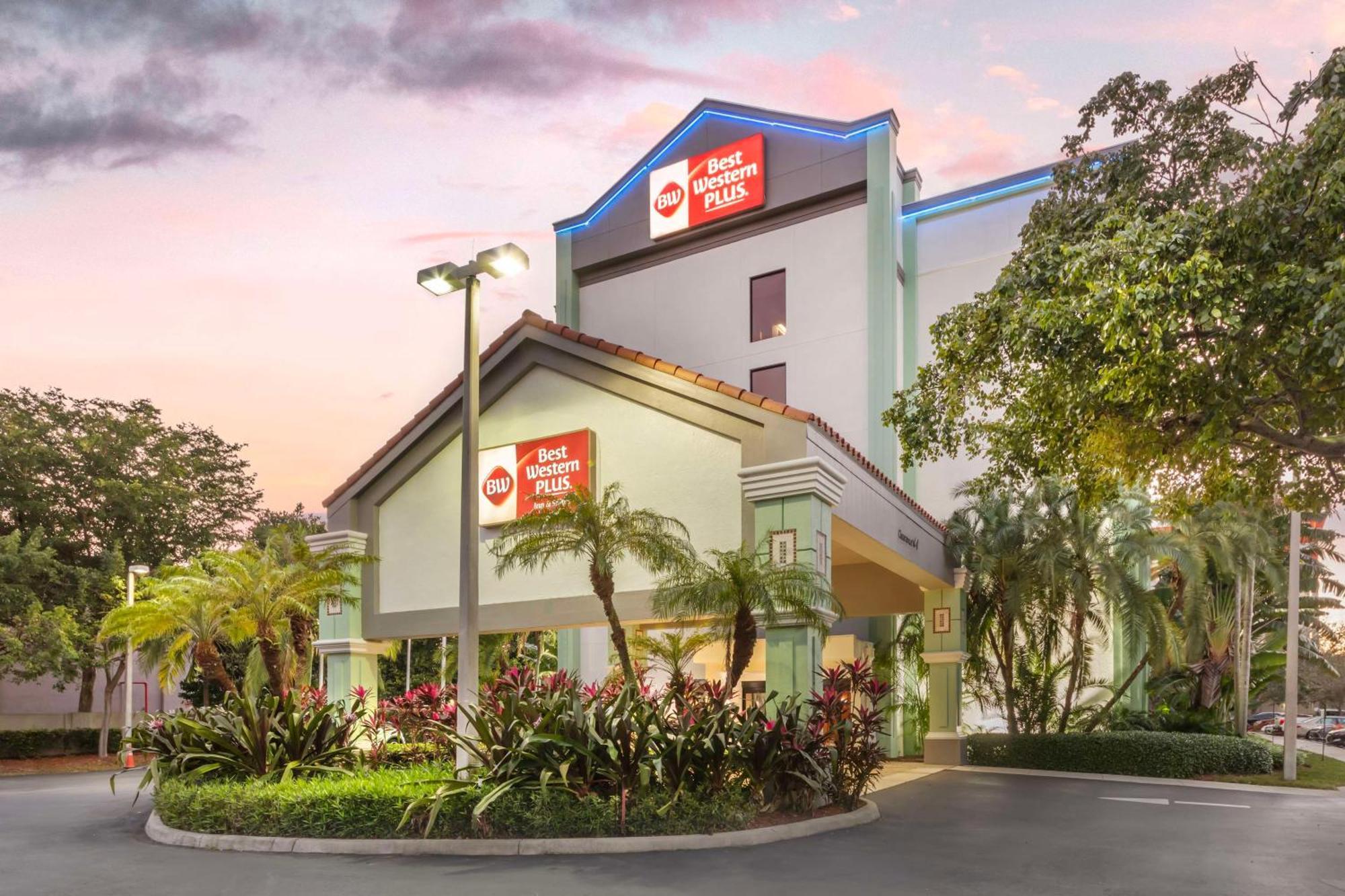 Best Western Plus Kendall Hotel & Suites The Crossings Esterno foto